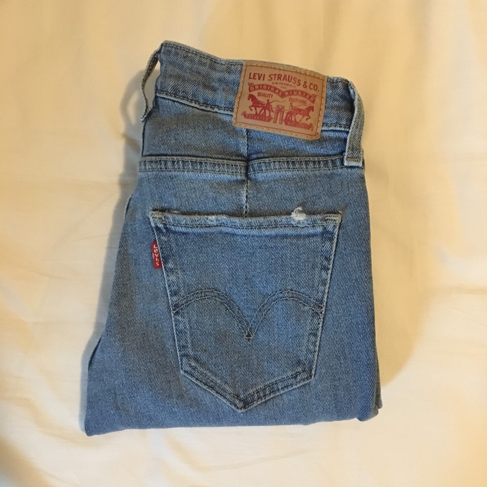 levi’s medium light wash skinny jeans